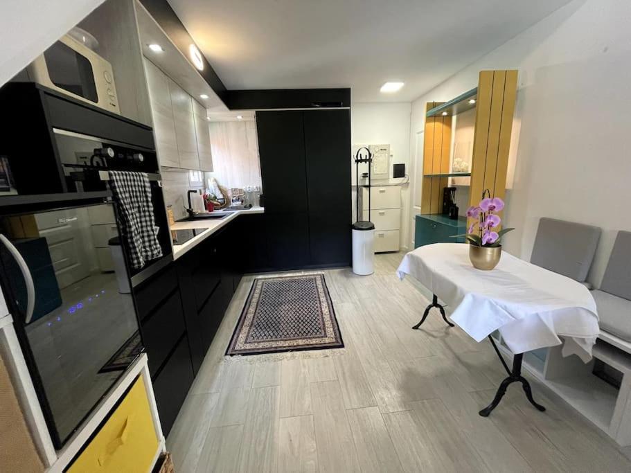 Appartement Duplex Avec Piscine, Parking Et Proche Des Plages Fréjus